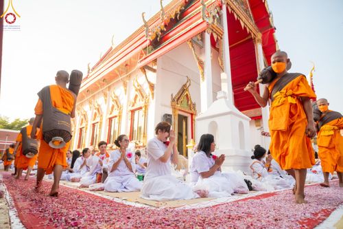ภาพ No.110506:พิธีต้อนรับพระธรรมยาตรา ในโครงการธรรมยาตรากตัญญูบูชา มหาปูชนียาจารย์ พระมงคลเทพมุนี(สด จนฺทสโร) พระผู้ปราบมาร อนุสรณ์สถาน 7 แห่ง ปีที่ 12 วันที่ 11 มกราคม พ.ศ. 2567 ณ อนุสรณ์สถานลำดับที่ 3 สถานที่เกิดใหม่ในเพศสมณะ วัดสองพี่น้อง จ.สุพรรณบุรี