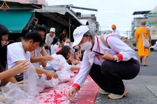 ภาพ No.128753:V.33 รวมพลังเพื่อบางกล่ำ การเตรียมงานของเจ้าหน้าที่หน่วยงานต่างๆ เพื่องานธรรมยาตราอัญเชิญพระบรมสารีริกธาตุ ประดิษฐาน ณ มหารัตนเจดีย์สิริปทุมสวรรค์ (เจดีย์อริยพุทธะ 5 พระองค์) ศูนย์ปฏิบัติธรรมภาคใต้ อ.บางกล่ำ จ.สงขลา ระหว่างวันที่ 9-10 มีนาคม พ.ศ. 2567