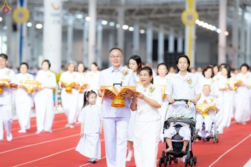 ภาพ No.240810:วันพุธที่ 27 สิงหาคม พ.ศ. 2568 พิธีทอดผ้าป่าเพื่อสร้างอาคาร  82 ปี หลวงพ่อธัมมชโย สมทบกฐินวัดพระธรรมกาย และกฐิน 30,000 วัดทั่วประเทศ ครั้งที่ 1