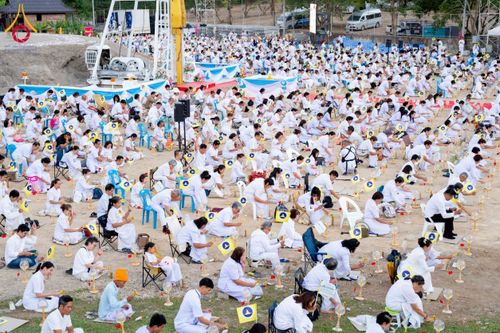 ภาพ No.275201:วันอาทิตย์ที่ 30 พฤศจิกายน พ.ศ. 2568 พิธีตอกเสาเข็ม "สร้างองค์พระเจดีย์เพื่อสร้างสันติภาพโลก" ต้นสุดท้าย ณ ศูนย์ปฏิบัติธรรมระยอง (บ้านช่องลม)