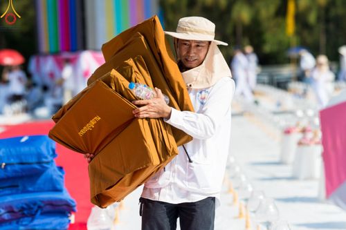 ภาพ No.110108:V.8 พลังทีม การเตรียมงาน เก็บงาน การรับบุญของเจ้าหน้าที่หน่วยงานต่างๆ เพื่อโครงการธรรมยาตรา กตัญญูบูชามหาปูชนียาจารย์ พระมงคลเทพมุนี (สด จนฺทสโร) พระผู้ปราบมาร อนุสรณ์สถาน 7 แห่ง ปีที่ 12 ระหว่างวันที่ 2 - 31 มกราคม พ.ศ.2567