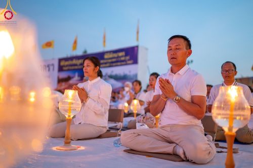 ภาพ No.109690:พิธีจุดประทีปถวายเป็นพุทธบูชา และบูชาธรรมมหาปูชนียาจารย์ วันที่ 10 มกราคม พ.ศ. 2567 ณ อนุสรณ์สถานคลองบางนางแท่น อ.สามพราน จ.นครปฐม