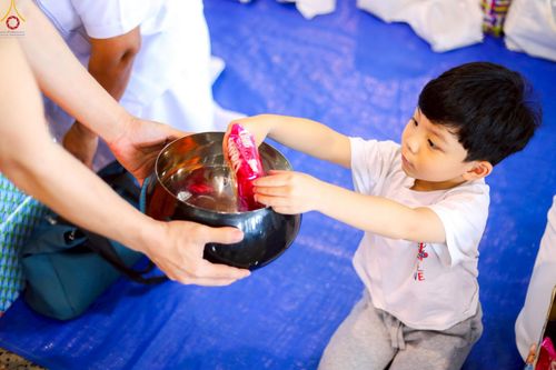 ภาพ No.240514:วันพุธที่ 27 สิงหาคม พ.ศ. 2568 พิธีตักบาตร ในวันธรรมชัย ณ วัดพระธรรมกาย จ.ปทุมธานี