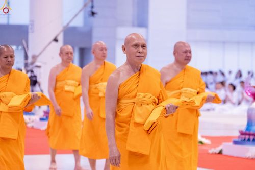 ภาพ No.277597:วันอาทิตย์ต้นเดือนที่ 7 ธันวาคม พ.ศ.2568 พิธีทอดผ้าป่าต้นสมบัติจักรพรรดิ ณ สภาธรรมกายสากล วัดพระธรรมกาย