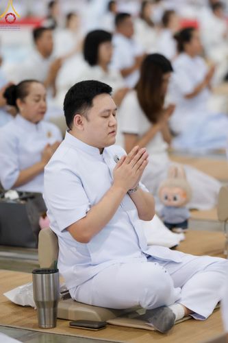 ภาพ No.151279:พิธีบูชาข้าวพระ ในวันอาทิตย์ต้นเดือน วันที่ 1 กันยายน พ.ศ. 2567 ณ สภาธรรมกายสากล วัดพระธรรมกาย