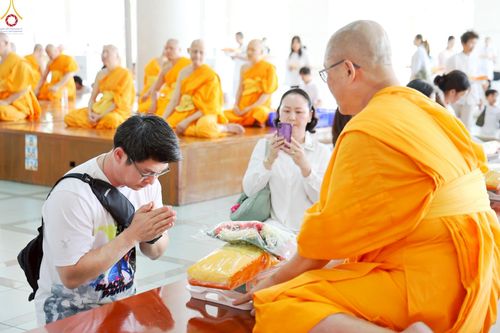 ภาพ No.247498:วันจันทร์ที่ 22 กันยายน พ.ศ. 2568 (วันพระ แรม 15 ค่ำ เดือน 10) พิธีบุพเปตพลี ครั้งที่ 170 ร่วมอุทิศบุญแด่หมู่ญาติที่ล่วงลับไปแล้ว และสืบทอดอายุพระพุทธศาสนา ณ หอฉันคุณยายอาจารย์ฯ วัดพระธรรมกาย