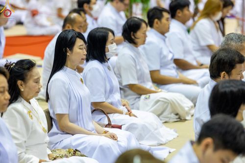 ภาพ No.139181:พิธีตักบาตร , พิธีบูชาข้าวพระ ณ ห้องแก้วสารพัด 1 สภาธรรมกายสากล วัดพระธรรมกาย วันอาทิตย์ต้นเดือนที่ 2 มิถุนายน พ.ศ. 2567