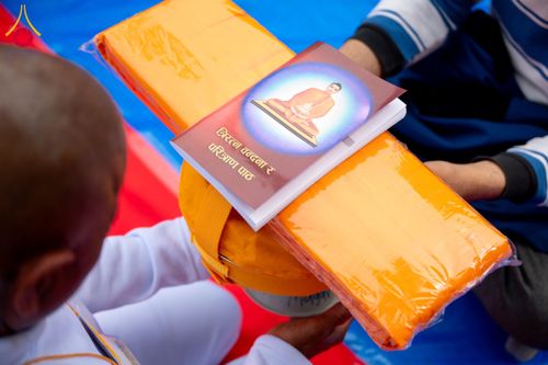 ภาพ No.129827:พิธีตัดปอยผมและแห่นาคธรรมทายาท ในโครงการบรรพชา 1,250 รูป ณ แดนประสูติ สวนลุมพินี ประเทศเนปาล วันที่ 2 มีนาคม พ.ศ. 2567