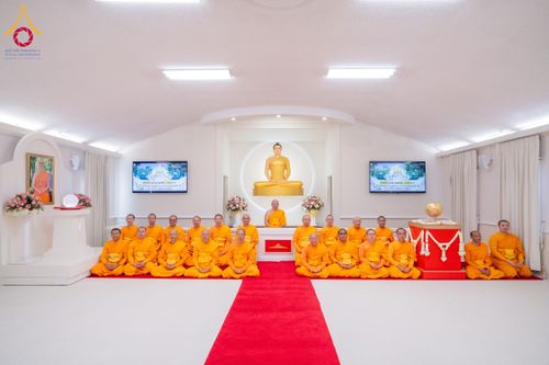 ภาพ No.62494:คณะศิษยานุศิษย์รวมใจสถาปนาและสมโภช ธรรมจักร เพื่ออัญเชิญประดิษฐาน ณ ยอดอุโบสถ 80 ปี หลวงพ่อธัมมชโย วัดพระธรรมกายนิวเจอร์ซี ประเทศสหรัฐอเมริกา  วันอาทิตย์ที่ 7 เมษายน พ.ศ. 2567