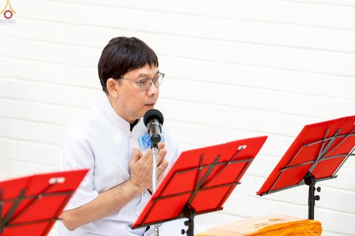 ภาพ No.252353:วันที่ 4-5 ตุลาคม พ.ศ. 2568  วัดพระธรรมกายแคลิฟอร์เนีย ประเทศสหรัฐอเมริกา ได้จัดพิธีตัดปอยผม โดยคณะสงฆ์ ญาติ ๆ และสาธุชน ให้กับนาคธรรมทายาท 8 ท่าน และได้จัดพิธีบรรพชา-อุปสมบท ฉลองพิธีทอดกฐินบรมจักรพรรดิ สร้างอุโบสถ 82 ปี บูชาธรรมหลวงพ่อธัมมชโย