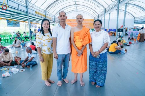 ภาพ No.133559:พิธีขอขมารับผ้าไตร, พิธีบรรพชาสามเณร, สามเณรออกบิณฑบาต ในโครงการบรรพชาสามเณร ฟื้นฟูพระพุทธศาสนาทั่วไทย  ณ ศูนย์ปฏิบัติธรรม และอบรมเยาวชนเมืองยะลา วันที่ 3 เมษายน พ.ศ. 2567