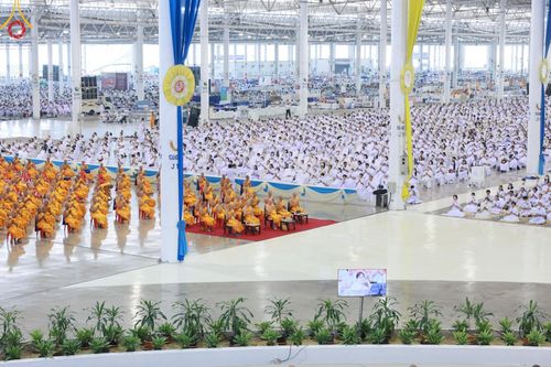 ภาพ No.205971:พิธีตักบาตร และ พิธีบูชาข้าวพระ ในวันอาทิตย์ต้นเดือน 2 กุมภาพันธ์ พ.ศ. 2568 ณ สภาธรรมกายสากล วัดพระธรรมกาย