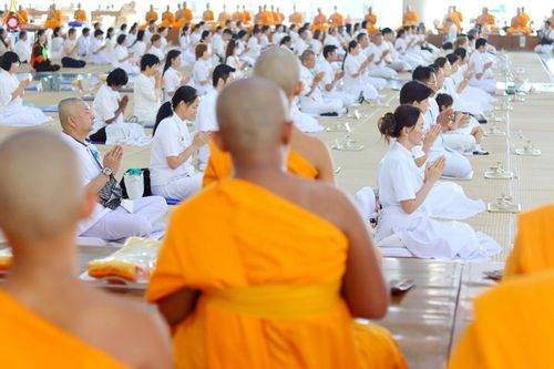 ภาพ No.229794:วันที่ 25 มิถุนายน พ.ศ. 2568 (แรม 15 ค่ำ เดือน 7) พิธีบุพเปตพลี ครั้งที่ 166 ร่วมอุทิศบุญแด่หมู่ญาติที่ล่วงลับไปแล้ว และสืบทอดอายุพระพุทธศาสนา ณ หอฉันคุณยายอาจารย์ฯ วัดพระธรรมกาย