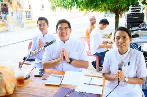 ภาพ No.78333:พิธีถวายสังฆทานแด่คณะสงฆ์ ๓๒๓ วัด พิธีมอบกองทุนหนุนแรงใจช่วยครูใต้และพิธีทำบุญอุทิศส่วนกุศลแด่ผู้วายชนม์ในเหตุการณ์ความไม่สงบ ๔ จังหวัดชายแดนภาคใต้  (ปัตตานี ยะลา นราธิวาส สงขลา) ปีที่ ๑๙ ครั้งที่ ๑๖๑ พิธีมอบกองทุนหนุนแรงใจช่วยครูใต้ (ปีที่ ๑๖ ครั้งที่ ๑