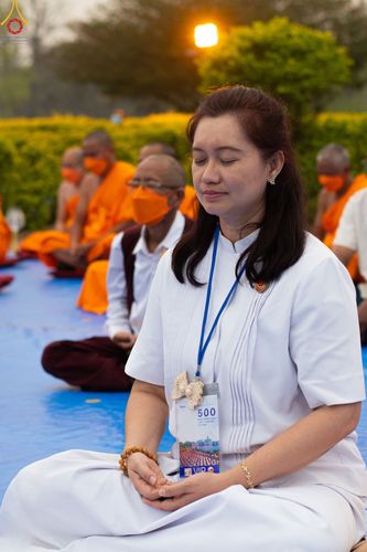 ภาพ No.78194:พิธีจุดประทีปและเวียนประทักษิณถวายเป็นพุทธบูชา ในโครงการบรรพชาสามเณรหมู่ ณ ลุมพินีวัน ประเทศเนปาล  วันที่ 16 มีนาคม พ.ศ. 2566