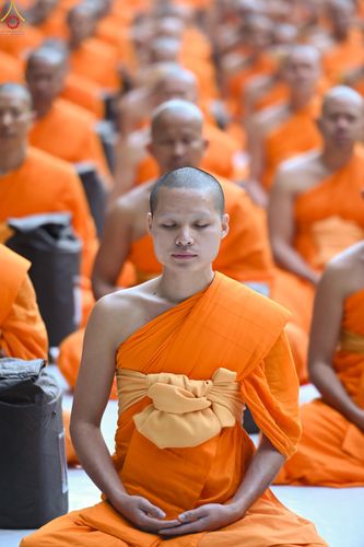 ภาพ No.288402:วันที่ 4 มกราคม พ.ศ. 2569 พระธรรมยาตราปฏิบัติธรรม และถ่ายภาพหมู่ประวัติศาสตร์ ในโครงการธรรมยาตรา กตัญญูบูชา มหาปูชนียาจารย์ พระมงคลเทพมุนี(สด จนฺทสโร) พระผู้ปราบมาร อนุสรณ์สถาน 7 แห่ง ปีที่ 14 ณ อนุสรณ์สถานมหาวิหารพระมงคลเทพมุนี (โลตัสแลนด์) อ.สองพี่น้อง