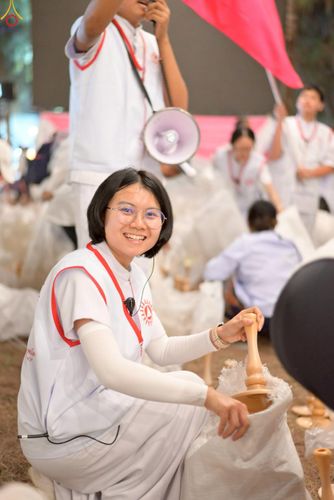 ภาพ No.301453:ภาพเบื้องหลังอาสาสมัครรวมใจ ชุดที่ 4 ในโครงการธรรมยาตรา กตัญญูบูชา มหาปูชนียาจารย์ พระมงคลเทพมุนี(สด จนฺทสโร) พระผู้ปราบมาร อนุสรณ์สถาน 7 แห่ง ปีที่ 14