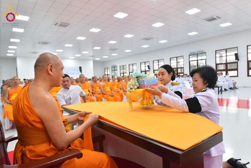 ภาพ No.280719:วันศุกร์ที่ 12 ธันวาคม พ.ศ.2568 พิธีบำเพ็ญกุศลปัญญาสมวาร (50 วัน) อุทิศถวายพระราชกุศลแด่ “พระพันปีหลวง” ณ วัดพระธรรมกาย