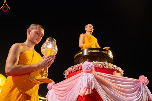 ภาพ No.90289:พิธีจุดประทีป 20,000 ดวง บูชาพระมหาธรรมกายเจดีย์ และบูชาพระมงคลเทพมุนี(สด จนฺทสโร) พระผู้ปราบมาร วันอังคารที่ 10 ตุลาคม พ.ศ. 2566 ณ ลานธรรมพระมหาธรรมกายเจดีย์ วัดพระธรรมกาย จ.ปทุมธานี