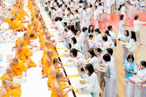 ภาพ No.280585:วันที่ 28 ธันวาคม พ.ศ.2568 พิธีถวายอุปกรณ์ทำความสะอาด ณ ห้องแก้วสารพัดนึก วัดพระธรรมกาย