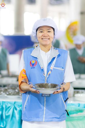 ภาพ No.325882:วันที่ 22 เมษายน พ.ศ.2569(วันคุ้มครองโลก) งานถวายมหาสังฆทาน 40,000 กว่าวัดทั่วประเทศ เจ้าหน้าที่ สาธุชน ร่วมใจจัดเตรียมภัตตาหารเพล (ชุด 2)