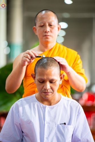 ภาพ No.333555:วันอาทิตย์ที่ 7 มิถุนายน พ.ศ.2569 พิธีตัดปอยผมและปลงผมนาคธรรมทายาท โครงการบรรพชาและอุปสมบทหมู่ธรรมทายาท รุ่นผู้บริหาร รุ่นที่ 16 ณ วิหารคด 11 วัดพระธรรมกาย