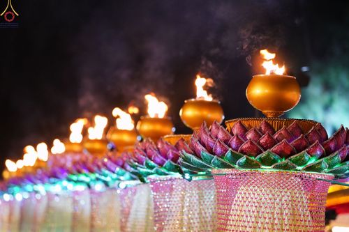 ภาพ No.69522:พิธีจุดประทีปถวายเป็นพุทธบูชา และบูชาธรรมมหาปูชนียาจารย์ ในโครงการธรรมยาตรากตัญญูบูชา มหาปูชนียาจารย์ พระมงคลเทพมุนี(สด จนฺทสโร) พระผู้ปราบมาร ปีที่ 11 ณ อนุสรณ์สถานมหาวิหารพระมงคลเทพมุนี อ.สองพี่น้อง จ.สุพรรณบุรี