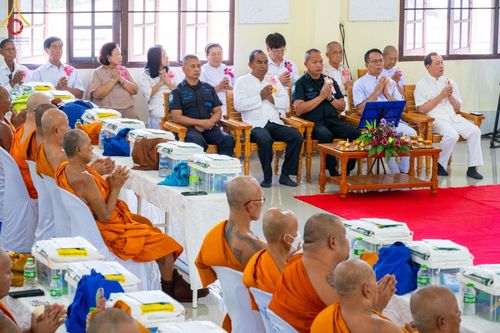 ภาพ No.137719:พิธีตักบาตร พิธีถวายสังฆทานแด่คณะสงฆ์ 323 วัด พิธีทำบุญอุทิศส่วนกุศลแด่ผู้วายชนม์ ในเหตุการณ์ความไม่สงบ 4 จังหวัดชายแดนภาคใต้ ปีที่ 20 ครั้งที่ 169 และพิธีมอบกองทุนหนุนแรงใจช่วยครูใต้ ปีที่ 17 ครั้งที่ 134 วันที่ 25 พฤษภาคม พ.ศ.2567 อ.ตากใบ จ.นราธิวาส