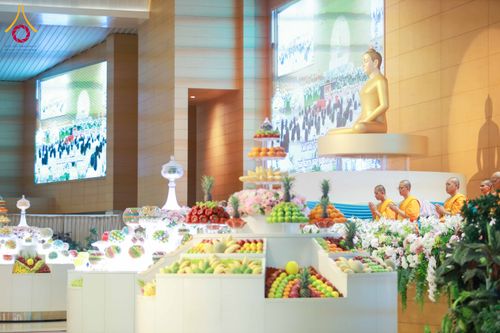 ภาพ No.318385:วันอาทิตย์ต้นเดือนที่ 5 เมษายน พ.ศ.2569 พิธีบูชาข้าวพระ ณ สภาธรรมกายสากล วัดพระธรรมกาย