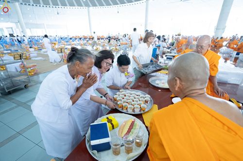 ภาพ No.348275:วันที่ 10 กันยายน พ.ศ.2569 พิธีสวดพระพุทธมนต์ และถวายภัตตาหารเป็นสังฆทาน เนื่องในวันครบ 26 ปี วันคล้ายละสังขาร คุณยายอาจารย์มหารัตนอุบาสิกาจันทร์ ขนนกยูง ณ หอฉันคุณยายอาจารย์ฯ วัดพระธรรมกาย