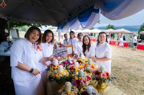 ภาพ No.286209:วันที่ 13 กรกฎาคม พ.ศ. 2568  พิธีทอดผ้าป่าฉลอง 13 ปี  วัดพระธรรมกายสวิตเซอร์แลนด์