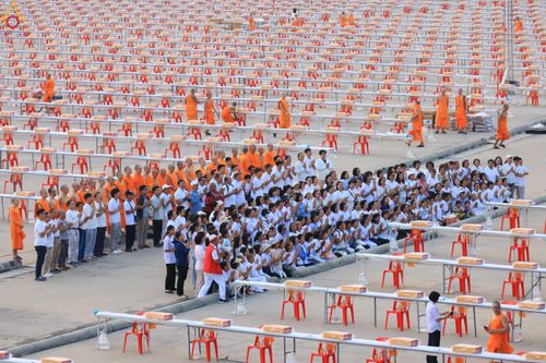 ภาพ No.323192:วันที่ 19 เมษายน พ.ศ.2569 การเรียงกล่องไทยธรรม , เตรียมงานจราจร เพื่องานถวายมหาสังฆทาน 40,000 กว่าวัดทั่วประเทศ วันคุ้มครองโลก 22 เมษายน พ.ศ.2569 วัดพระธรรมกาย
