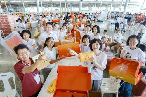 ภาพ No.322187:วันที่ 14 เมษายน พ.ศ.2569 การเตรียมกล่องไทยธรรม วันสุดท้าย เพื่องานถวายมหาสังฆทาน 40,000 กว่าวัดทั่วประเทศ วันคุ้มครองโลก 22 เมษายน พ.ศ.2569 วัดพระธรรมกาย