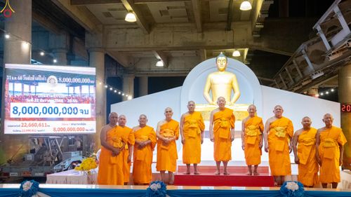 ภาพ No.280324:วันที่ 31 ธันวาคม พ.ศ.2568 -วันที่ 1 มกราคม พ.ศ.2569 พิธีฉลองชัยสวดมนต์บทธัมมจักกับปปวัตนสูตร ครบ 8,000,000,000 จบ , พิธีสวดมนต์ข้ามปี ณ วัดพระธรรมกาย