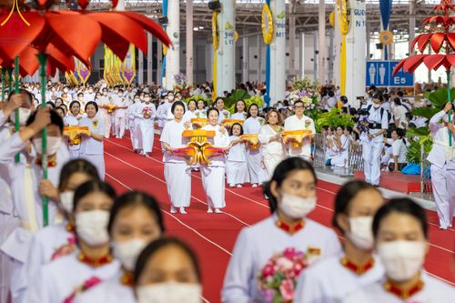 ภาพ No.92325:พิธีทอดกฐินธรรมชัยเพื่อสร้างอาคาร 115 ปี คุณยายอาจารย์มหารัตนอุบาสิกาจันทร์ ขนนกยูง อาทิตย์ต้นเดือนที่ 5 พฤศจิกายน พ.ศ. 2566 ณ วัดพระธรรมกาย จ.ปทุมธานี