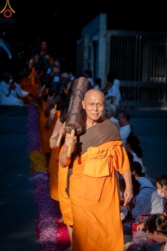 ภาพ No.105729:พิธีต้อนรับพระธรรมยาตรา ในโครงการธรรมยาตรากตัญญูบูชา มหาปูชนียาจารย์ พระมงคลเทพมุนี(สด จนฺทสโร) พระผู้ปราบมาร อนุสรณ์สถาน 7 แห่ง ปีที่ 12 วันที่ 3 มกราคม พ.ศ. 2567 ณ อนุสรณ์สถานโลตัสแลนด์ จ.สุพรรณบุรี