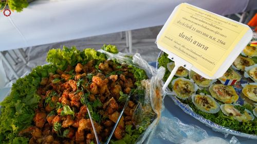 ภาพ No.73938:พิธีถวายภัตตาหารเป็นสังฆทาน แด่คณะพระธรรมยาตราฯ ในโครงการธรรมยาตรากตัญญูบูชา มหาปูชนียาจารย์ พระมงคลเทพมุนี(สด จนฺทสโร) พระผู้ปราบมาร อนุสรณ์สถาน 7 แห่ง ปีที่ 11 วันที่ 23 มกราคม พ.ศ. 2566