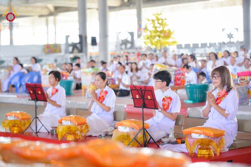 ภาพ No.320703:วันที่ 11 เมษายน พ.ศ.2569 พิธีตักบาตรฉลองสามเณรใหม่ โครงการบรรพชาสามเณรกล้าตะวัน ณ มหารัตนวิหาคด คอร์ 25 ชั้น 2 วัดพระธรรมกาย