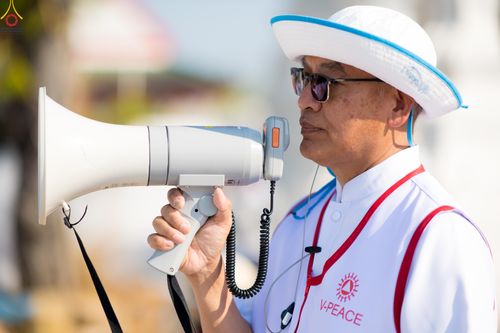 ภาพ No.300631:ภาพเบื้องหลังอาสาสมัครรวมใจ ชุดที่ 3 ในโครงการธรรมยาตรา กตัญญูบูชา มหาปูชนียาจารย์ พระมงคลเทพมุนี(สด จนฺทสโร) พระผู้ปราบมาร อนุสรณ์สถาน 7 แห่ง ปีที่ 14