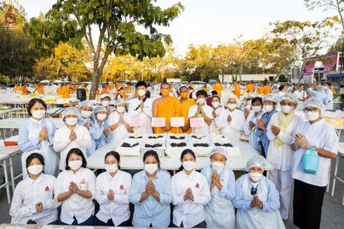 ภาพ No.71342:พิธีถวายภัตตาหารเป็นสังฆทาน แด่คณะพระธรรมยาตราฯ ในโครงการธรรมยาตรากตัญญูบูชา มหาปูชนียาจารย์ พระมงคลเทพมุนี(สด จนฺทสโร) พระผู้ปราบมาร อนุสรณ์สถาน 7 แห่ง ปีที่ 11 วันที่ 15 มกราคม พ.ศ. 2566