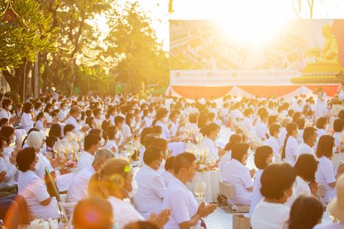 ภาพ No.73417:พิธีจุดประทีปถวายเป็นพุทธบูชา และบูชาธรรมมหาปูชนียาจารย์ ในโครงการธรรมยาตรากตัญญูบูชา มหาปูชนียาจารย์ พระมงคลเทพมุนี(สด จนฺทสโร) พระผู้ปราบมาร ปีที่ 11 ณ อนุสรณ์สถานลำดับที่ 4 สถานที่เกิดด้วยกายธรรม วัดโบสถ์ (บน) บางคูเวียง อ.บางกรวย จ.นนทบุรี วันที่ 21 