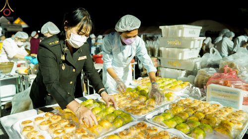 ภาพ No.72578:พิธีถวายภัตตาหารเป็นสังฆทาน แด่คณะพระธรรมยาตราฯ ในโครงการธรรมยาตรากตัญญูบูชา มหาปูชนียาจารย์ พระมงคลเทพมุนี(สด จนฺทสโร) พระผู้ปราบมาร อนุสรณ์สถาน 7 แห่ง ปีที่ 11 วันที่ 19 มกราคม พ.ศ. 2566