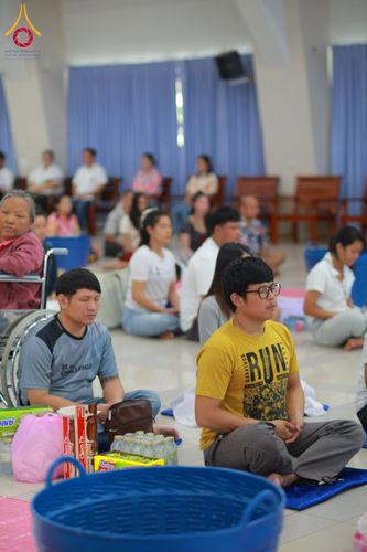 ภาพ No.321824:วันที่ 12 เมษายน พ.ศ.2569 ตักบาตรสงกรานต์ฉลองสามเณรใหม่  ณ ศูนย์ปฏิบัติธรรมระยอง(บ้านช่องลม)