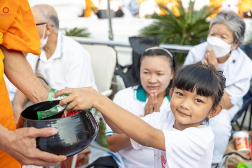 ภาพ No.297684:วันที่ 18 มกราคม พ.ศ. 2569 พิธีตักบาตรพระธรรมยาตรา ณ วัดโบสถ์บน ต.บางคูเวียง จ.นนทบุรี อนุสรณ์สถานลำดับที่ 4 สถานที่เกิดด้วยกายธรรม ในโครงการธรรมยาตรา กตัญญูบูชา มหาปูชนียาจารย์ พระมงคลเทพมุนี(สด จนฺทสโร) พระผู้ปราบมาร อนุสรณ์สถาน 7 แห่ง ปีที่ 14