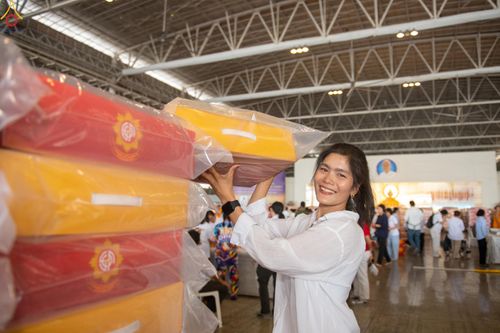 ภาพ No.322147:วันที่ 14 เมษายน พ.ศ.2569 การเตรียมกล่องไทยธรรม วันสุดท้าย เพื่องานถวายมหาสังฆทาน 40,000 กว่าวัดทั่วประเทศ วันคุ้มครองโลก 22 เมษายน พ.ศ.2569 วัดพระธรรมกาย