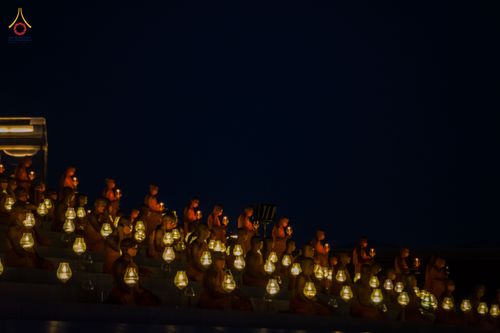 ภาพ No.81803:พิธีจุดวิสาขประทีปและเวียนประทักษิณ เนื่องในวันวิสาขบูชา วันเสาร์ที่ 3 มิถุนายน 2566 ณ ลานธรรมพระมหาธรรมกายเจดีย์ วัดพระธรรมกาย จ.ปทุมธานี