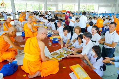 ภาพ No.328833:วันเสาร์ที่ 16 พฤษภาคม พ.ศ.2569 พิธีบุพเปตพลี ครั้งที่ 183 ร่วมอุทิศบุญแด่หมู่ญาติที่ล่วงลับไปแล้ว และสืบทอดอายุพระพุทธศาสนา ณ หอฉันคุณยายอาจารย์ฯ  วัดพระธรรมกาย