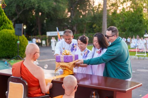 ภาพ No.332736:วันอาทิตย์ที่ 31 พฤษภาคม พ.ศ. 2569 วันวิสาขบูชา ณ วัดพระธรรมกายแคลิฟอร์เนีย  ประเทศสหรัฐอเมริกา