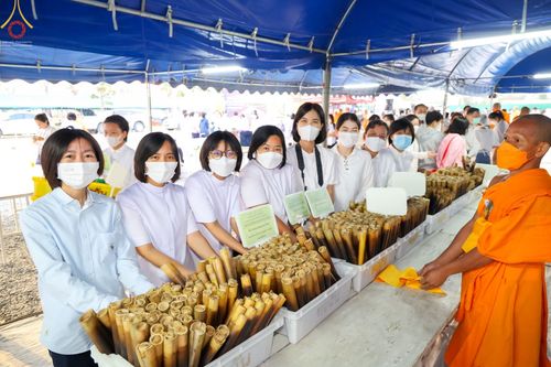 ภาพ No.74135:พิธีถวายภัตตาหารเป็นสังฆทาน แด่คณะพระธรรมยาตราฯ ในโครงการธรรมยาตรากตัญญูบูชา มหาปูชนียาจารย์ พระมงคลเทพมุนี(สด จนฺทสโร) พระผู้ปราบมาร อนุสรณ์สถาน 7 แห่ง ปีที่ 11 วันที่ 25 มกราคม พ.ศ. 2566