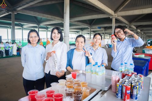 ภาพ No.322406:วันที่ 16 เมษายน พ.ศ.2569 การจัดเตรียมเบาะรองนอน เช็ดทำความสะอาด  เพื่องานถวายมหาสังฆทาน 40,000 กว่าวัดทั่วประเทศ วันคุ้มครองโลก 22 เมษายน พ.ศ.2569 วัดพระธรรมกาย